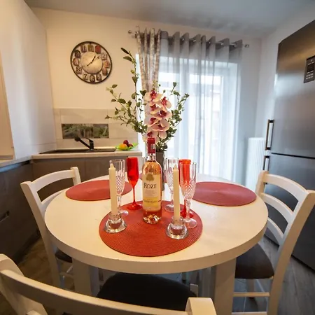Alezi Apartment *